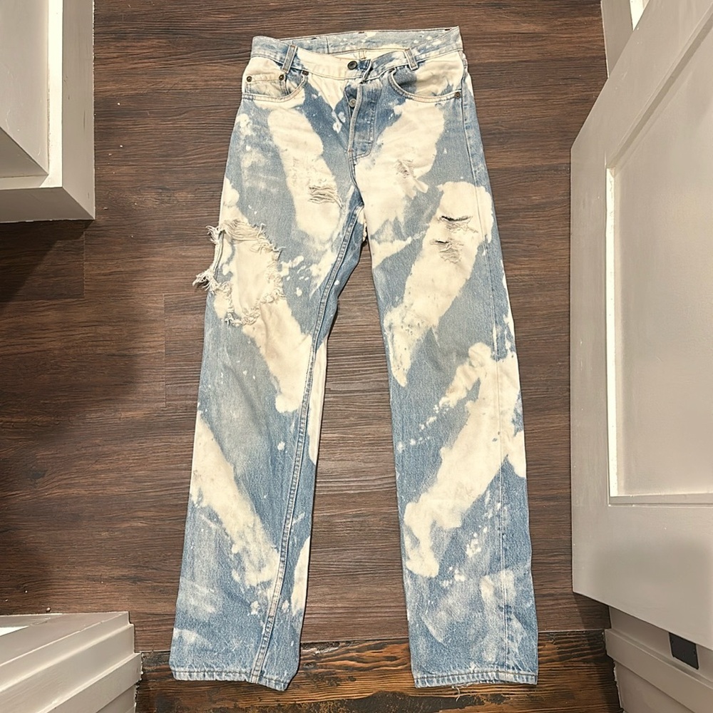 **One-of-a-Kind Vintage Levi's (W28 L32) – Hand-Embroidered & Custom Dyed** - Picture 2 of 9